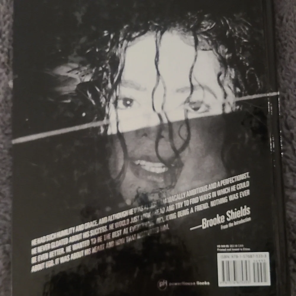 Michael Jackson book - Picture 2 of 3